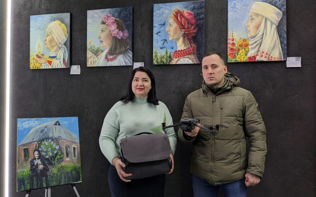 Аура міста продає картини, щоб купити квадрокоптер